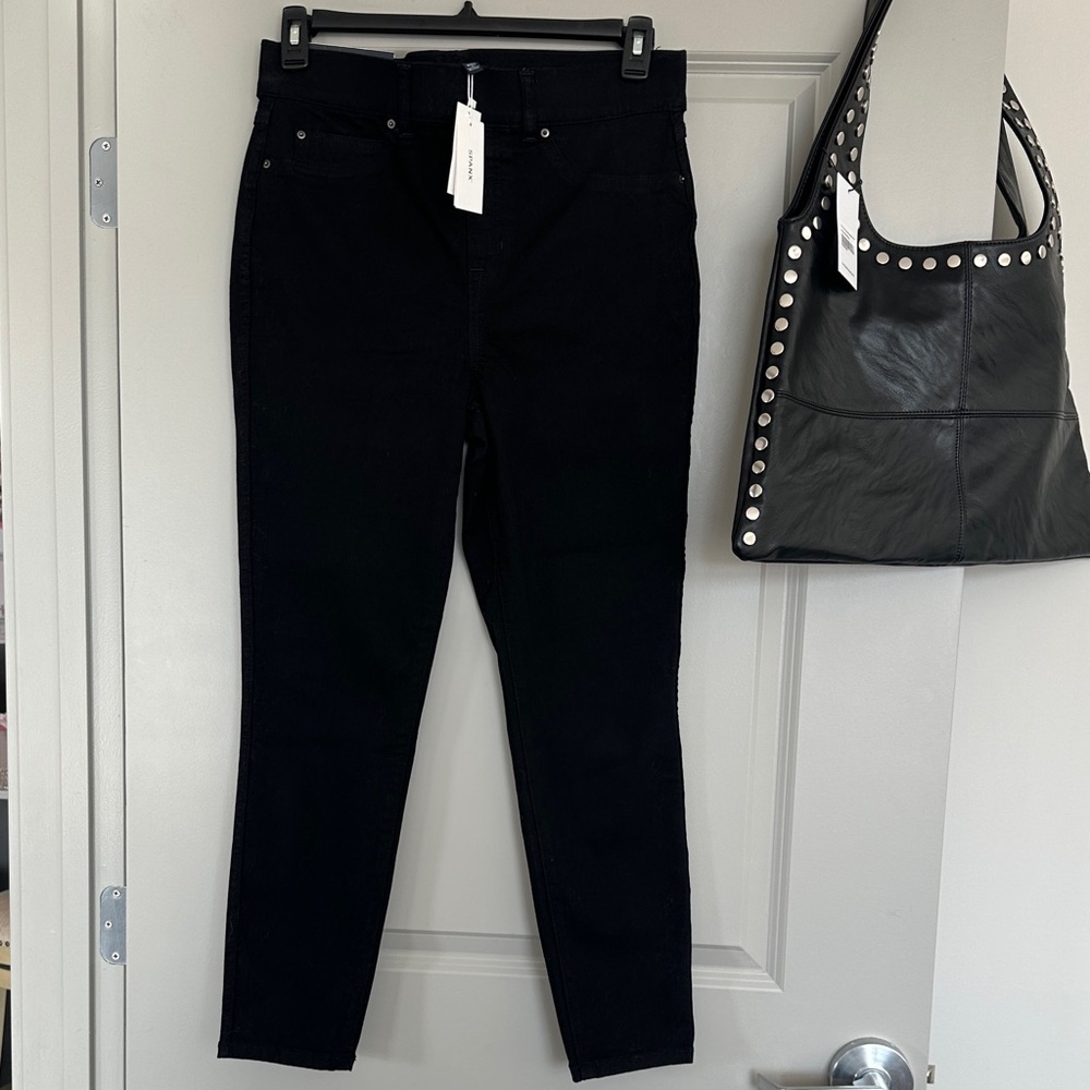 SPANX Women's Black Skinny Jeans MUST HAVE!! Very flattering!!